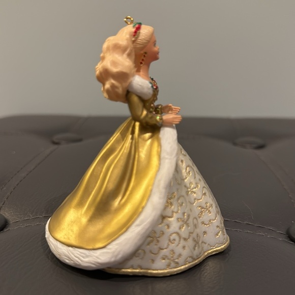 * Vintage* Hallamark| Barbie Collector Series Ornament- 1994 - Picture 4 of 9